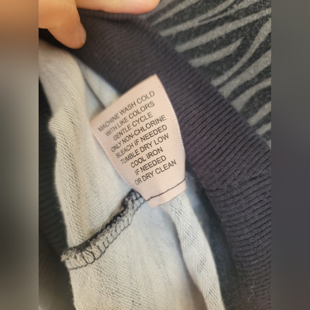 Philosophy L Zebra long sleeve top 97% modal - Picture 6 of 7